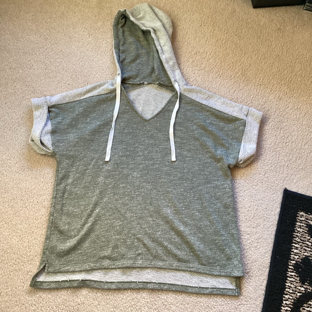 Green & Gray Short-Sleeve Workout Top With Hood